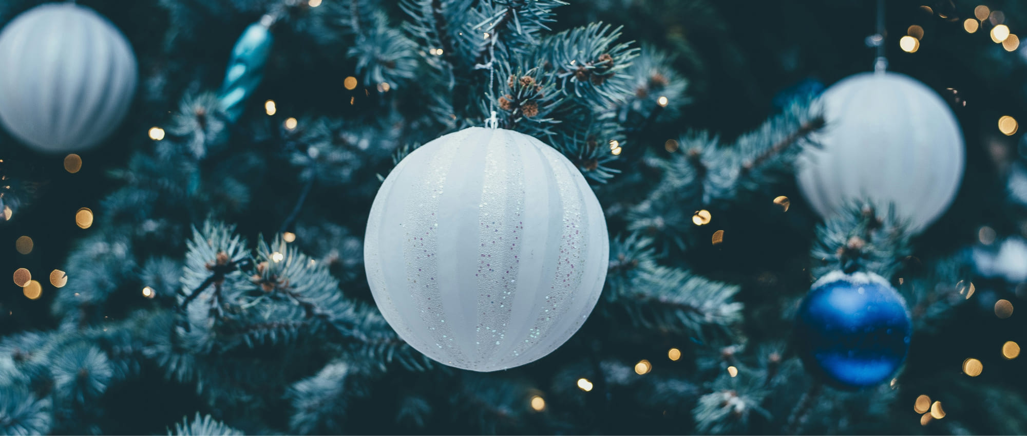 Christmas tree ornaments © Photo by Annie Spratt on Unsplash