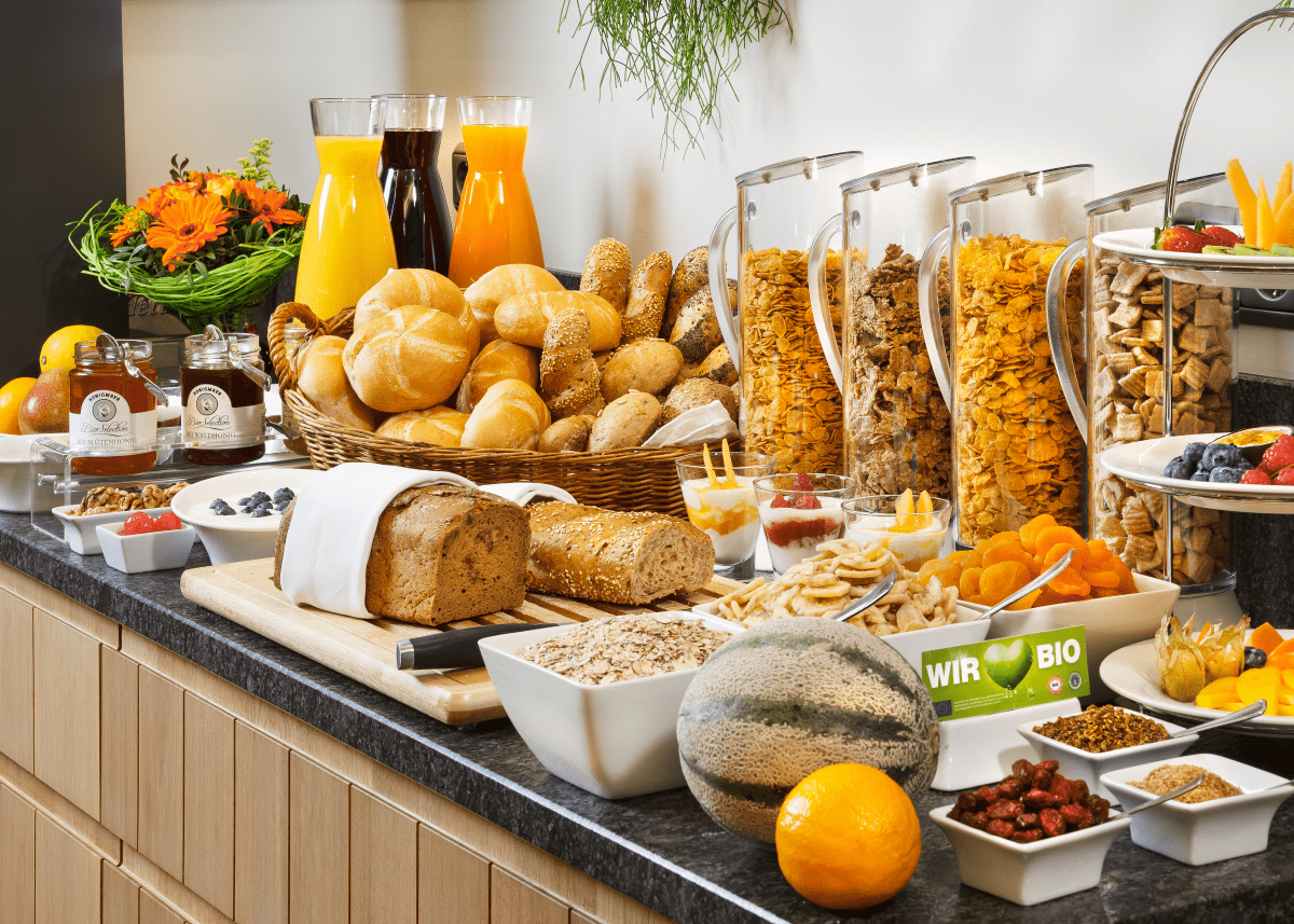Frühstücksbuffet in der Sonne in Obertauern