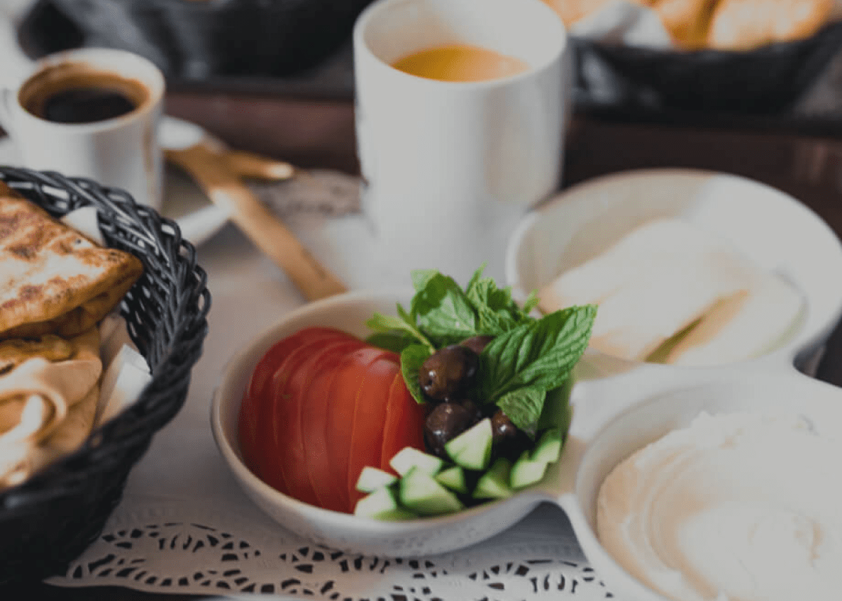 Gutes Frühstück in der Sonne